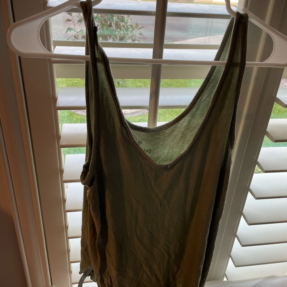 Soft & sexy green tank AEO